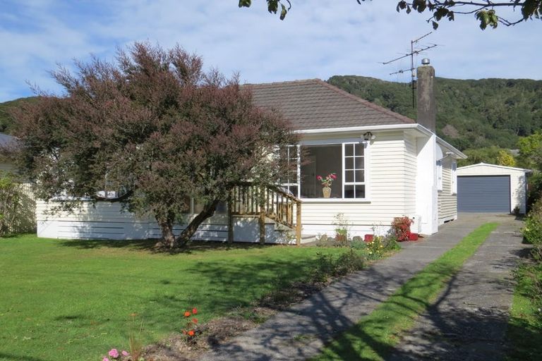 Photo of property in 165 Wainuiomata Road, Wainuiomata, Lower Hutt, 5014