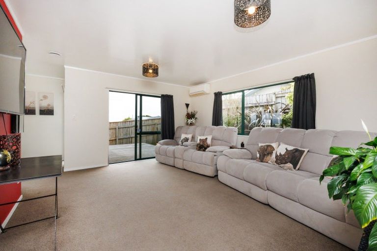 Photo of property in 23 Lydia Place, Kelvin Grove, Palmerston North, 4414