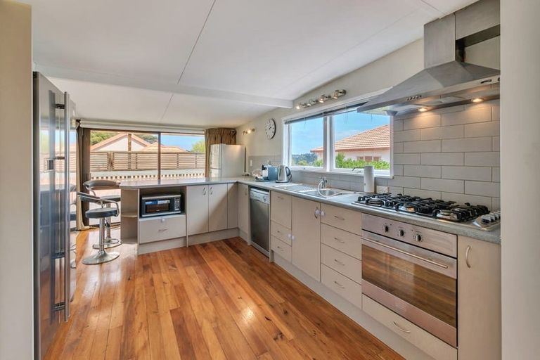 Photo of property in 1/56 Roberts Road, Glenfield, Auckland, 0629