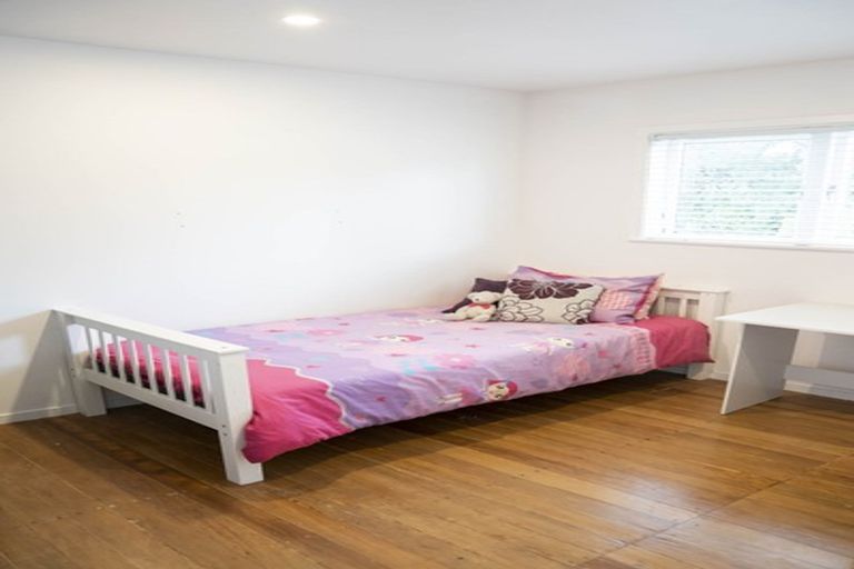 Photo of property in 1/637 Swanson Road, Swanson, Auckland, 0612