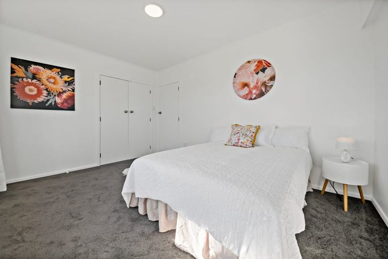 Photo of property in 70 Sturges Road, Henderson, Auckland, 0612