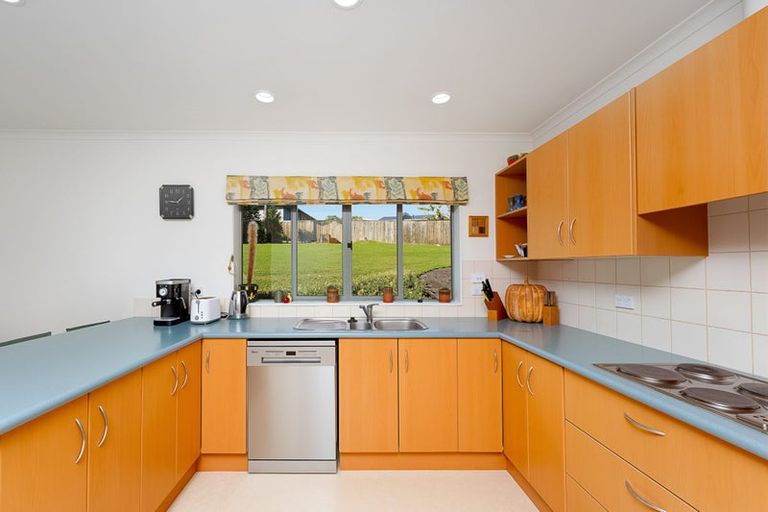Photo of property in 2 Burgundy Park Avenue, Henderson, Auckland, 0612