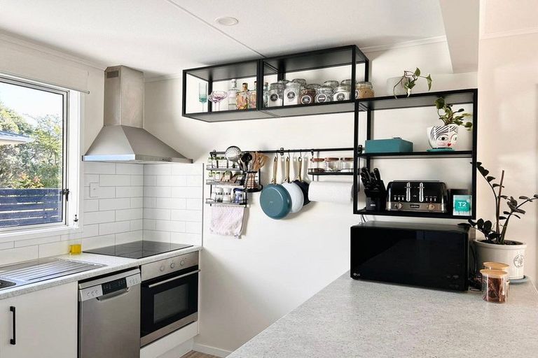 Photo of property in 7 Graham Grove, Waikanae, 5036