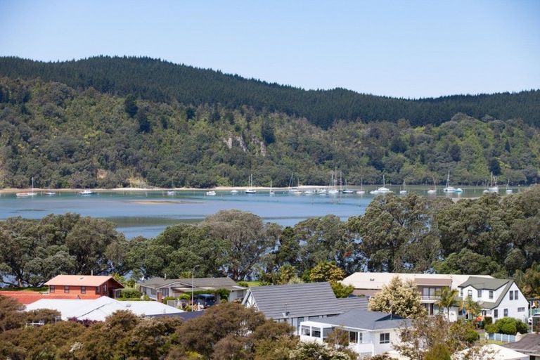 Photo of property in 133 Bruce Wallace Place, Whangamata, 3620