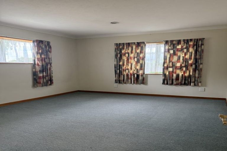 Photo of property in 1/5 Chateau Drive, Burnside, Christchurch, 8053