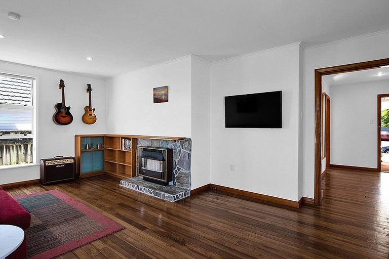 Photo of property in 62 Lismore Street, Merrilands, New Plymouth, 4312