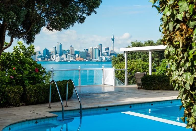 Photo of property in 15 Norwood Road, Bayswater, Auckland, 0622