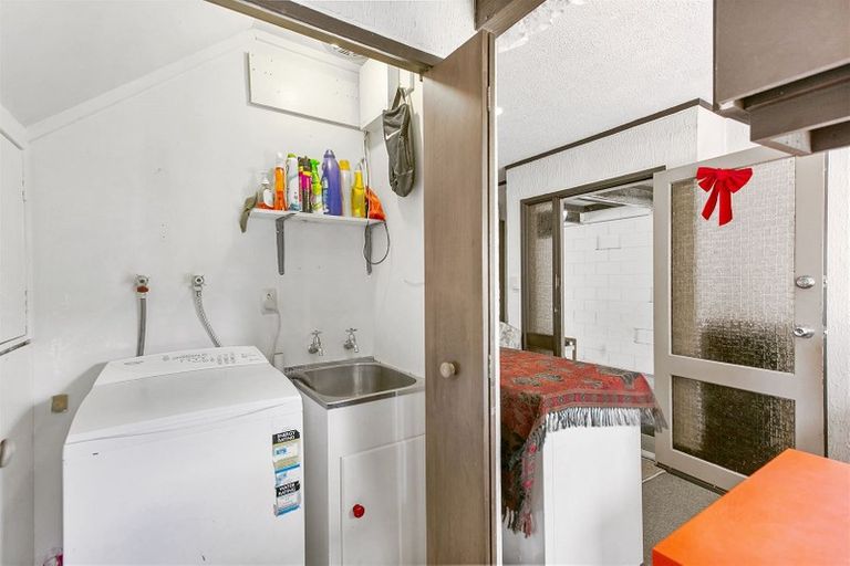 Photo of property in 2/104 Pakuranga Road, Pakuranga, Auckland, 2010