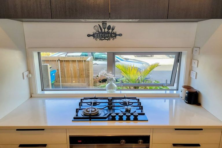 Photo of property in 8 Selkirk Lane, Hamilton Lake, Hamilton, 3204