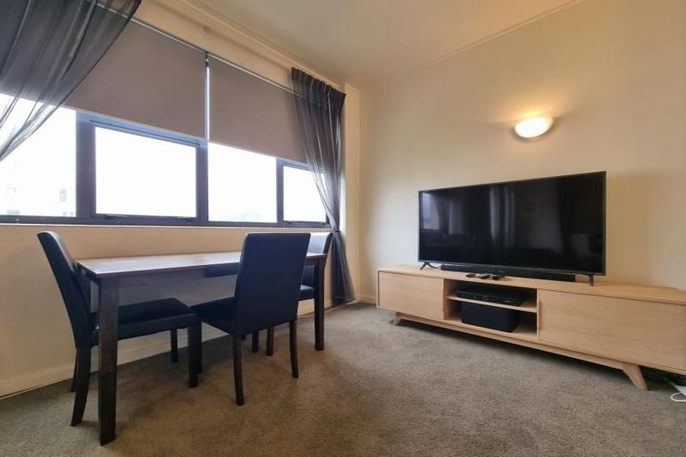 Photo of property in 17 Kent Terrace - Kent Apartments, 5e/16 Kent Terrace, Mount Victoria, Wellington, 6011