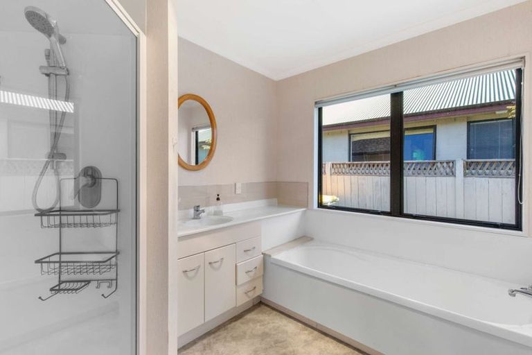 Photo of property in 5 Hoyte Place, Pukehangi, Rotorua, 3015