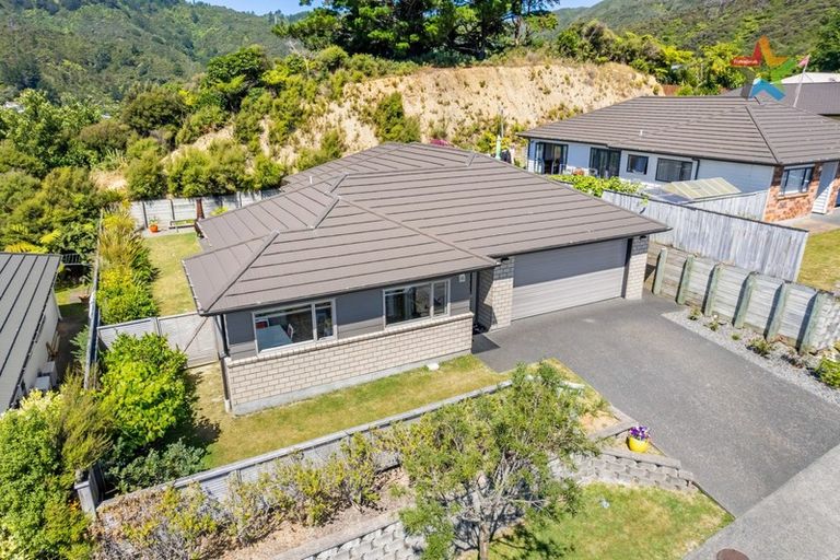 Photo of property in 45 Speldhurst Grove, Stokes Valley, Lower Hutt, 5019