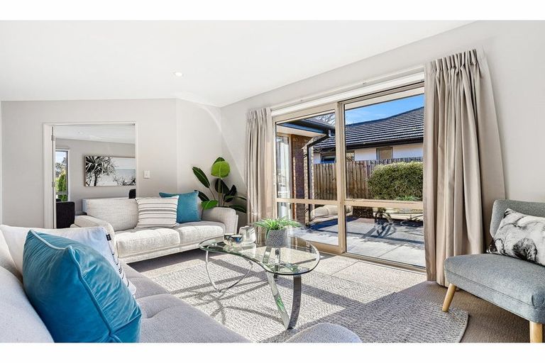 Photo of property in 10 Oakdene Place, Halswell, Christchurch, 8025