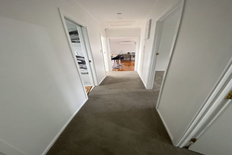 Photo of property in 1/30 Sunnyfield Crescent, Glenfield, Auckland, 0629