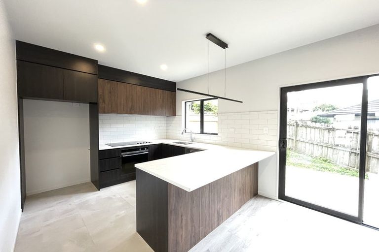 Photo of property in 8/105 Hobsonville Road, West Harbour, Auckland, 0618