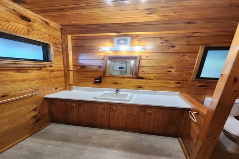 Photo of property in 207 Kawaha Point Road, Kawaha Point, Rotorua, 3010