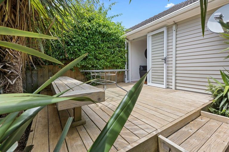 Photo of property in 9 Karaka Street, Merrilands, New Plymouth, 4312