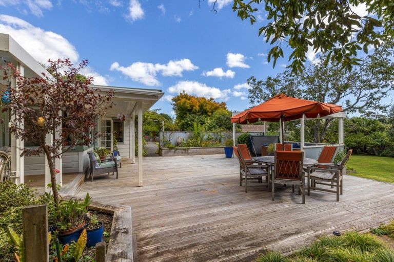 Photo of property in 121 Amohia Street, Paraparaumu, 5032