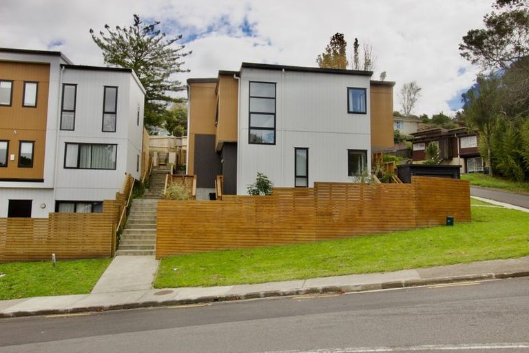 Photo of property in 2a Mcquoid Place, Glenfield, Auckland, 0629