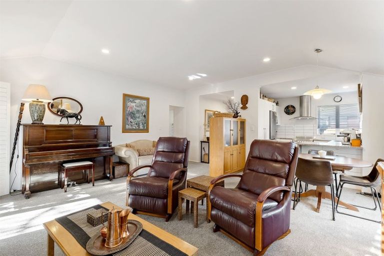 Photo of property in 9 Castle Way, Beckenham, Christchurch, 8023