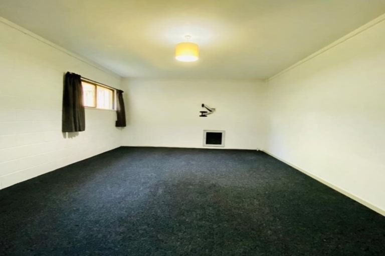 Photo of property in 2 Cowling Road, Hurdon, New Plymouth, 4310