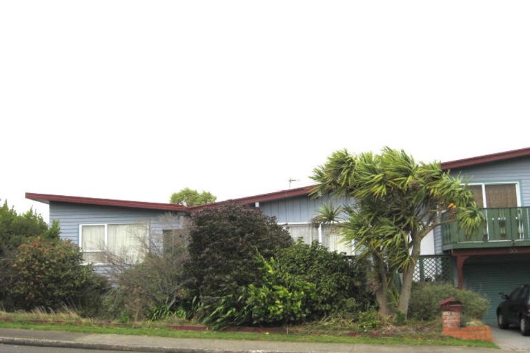 Photo of property in 57b Stewart Drive, Newlands, Wellington, 6037