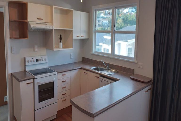 Photo of property in 7 Terrance Grove, Paparangi, Wellington, 6037