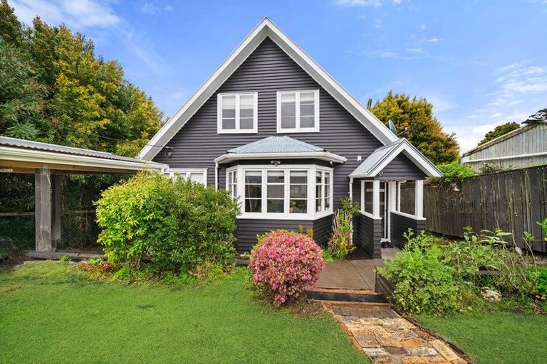 Photo of property in 121 Fairview Avenue, Fairview Heights, Auckland, 0632