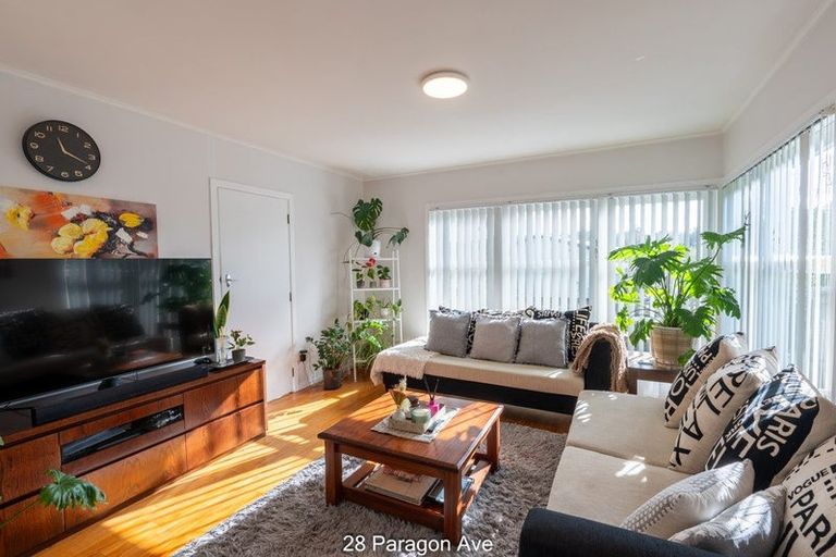 Photo of property in 28 Paragon Avenue, Beach Haven, Auckland, 0626