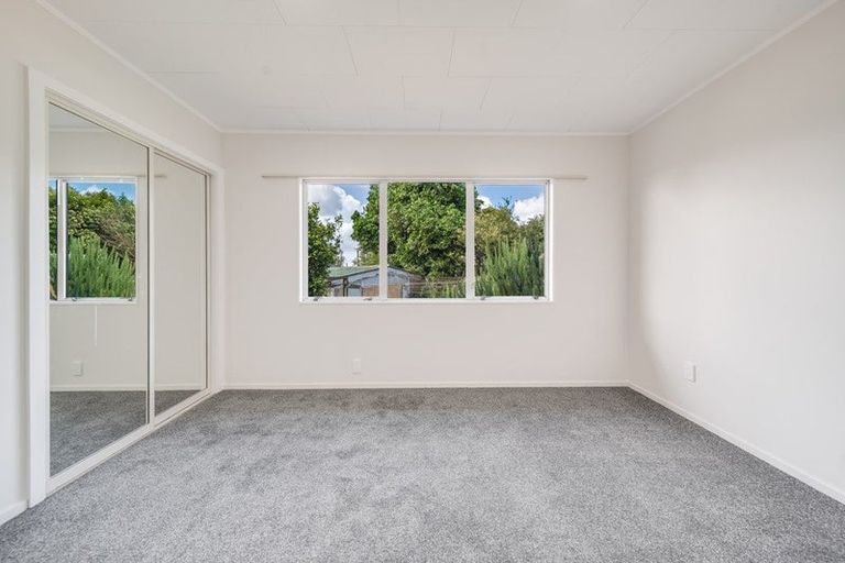 Photo of property in 1/2 Netherlands Avenue, Kelston, Auckland, 0602