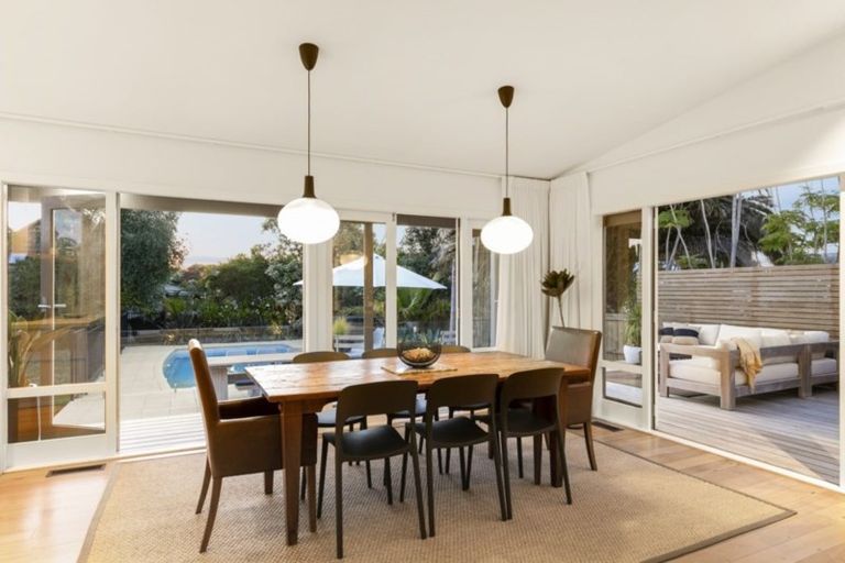 Photo of property in 131 Vauxhall Road, Narrow Neck, Auckland, 0624