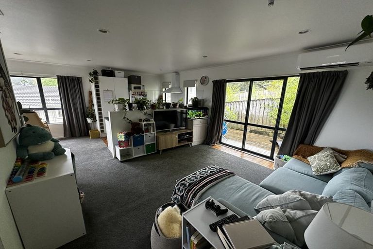 Photo of property in 9 Shale Avenue, Massey, Auckland, 0614