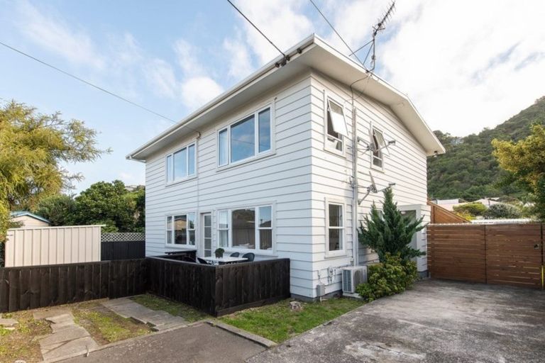 Photo of property in 186a Queens Drive, Lyall Bay, Wellington, 6022