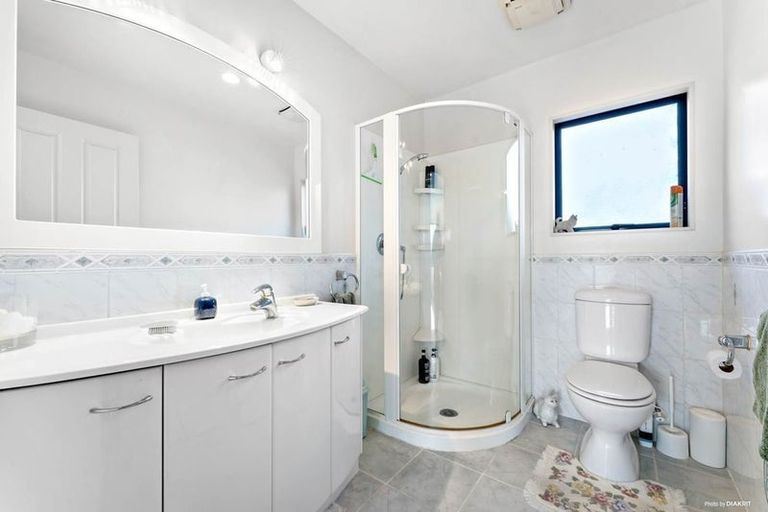 Photo of property in 16 Sunny Crescent, Huapai, Kumeu, 0810