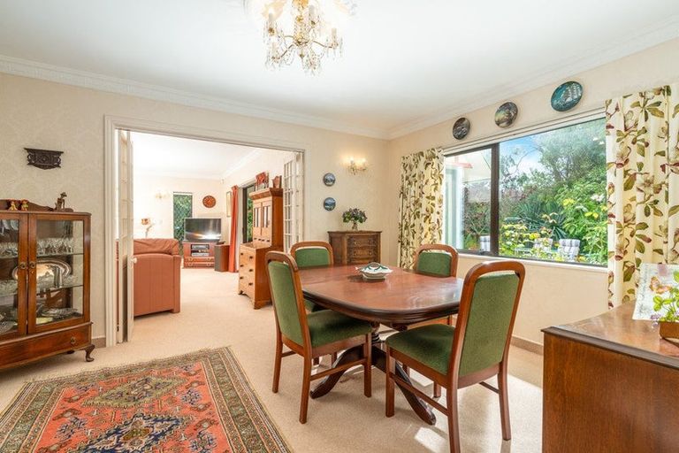Photo of property in 2 Lavinia Grove, Waikanae Beach, Waikanae, 5036