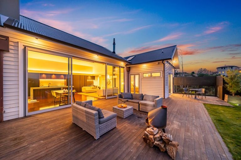 Photo of property in 5 Helm Place, Whitby, Porirua, 5024