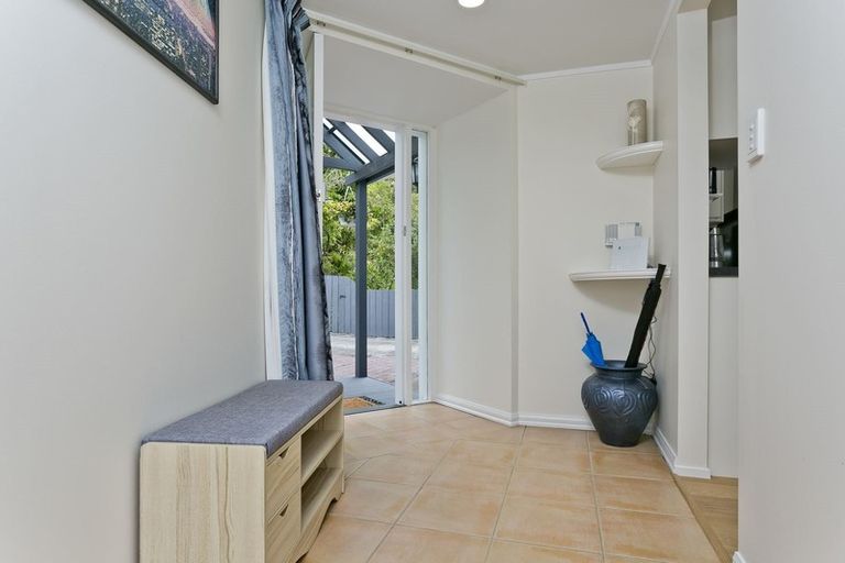 Photo of property in 2/8 Abbeygate Street, Birkdale, Auckland, 0626