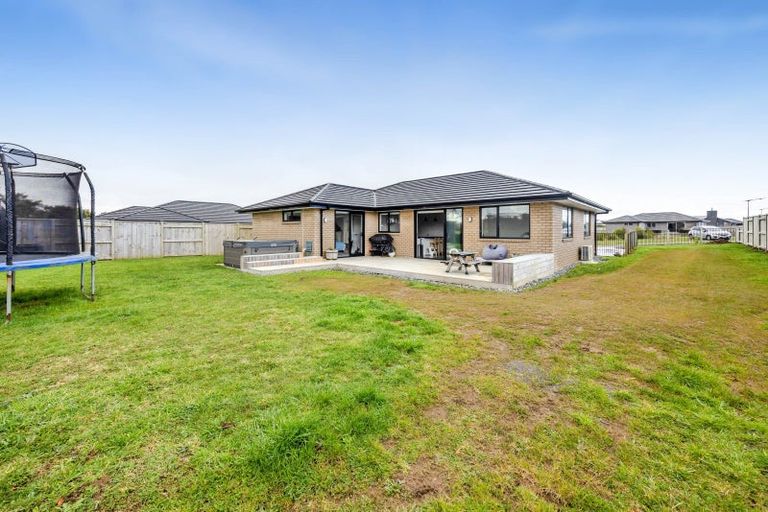 Photo of property in 1 Macbeth Street, Stratford, 4332