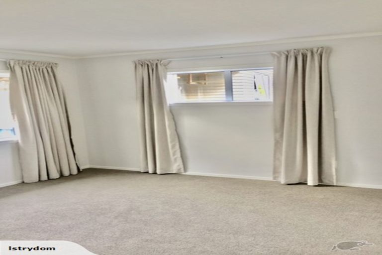 Photo of property in 2/1 Tallington Crescent, Torbay, Auckland, 0630