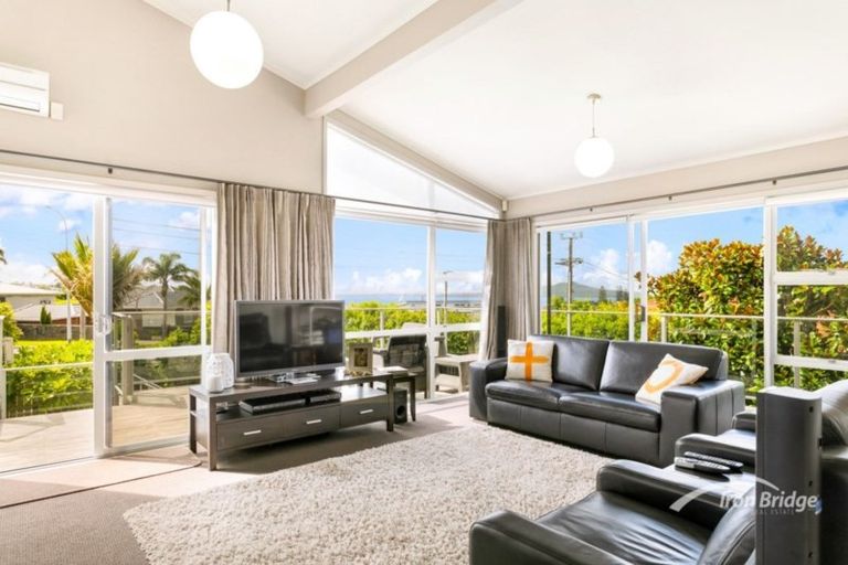 Photo of property in 3/108 East Coast Road, Forrest Hill, Auckland, 0620