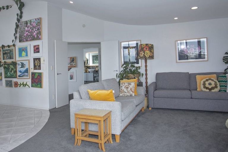 Photo of property in 1/203 Marine Parade, Mount Maunganui, 3116