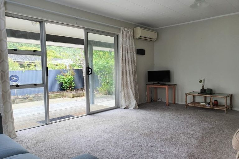 Photo of property in 1/9 Gemstone Drive, Birchville, Upper Hutt, 5018
