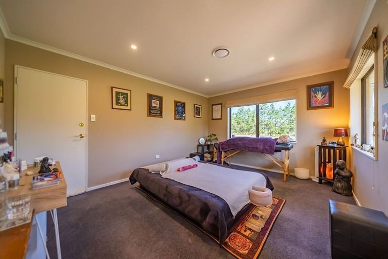 Photo of property in 150 Upper Fitzherbert Road, Wainuiomata, Lower Hutt, 5373