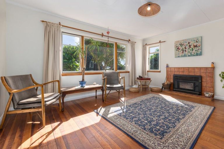 Photo of property in 166 Wellington Road, Paekakariki, 5034