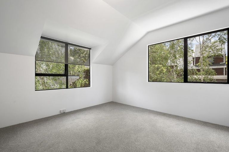 Photo of property in 3/27 Sunnynook Road, Forrest Hill, Auckland, 0620