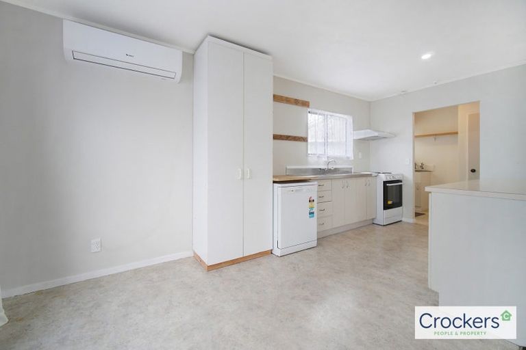 Photo of property in 6 Templeton Place, Clendon Park, Auckland, 2103