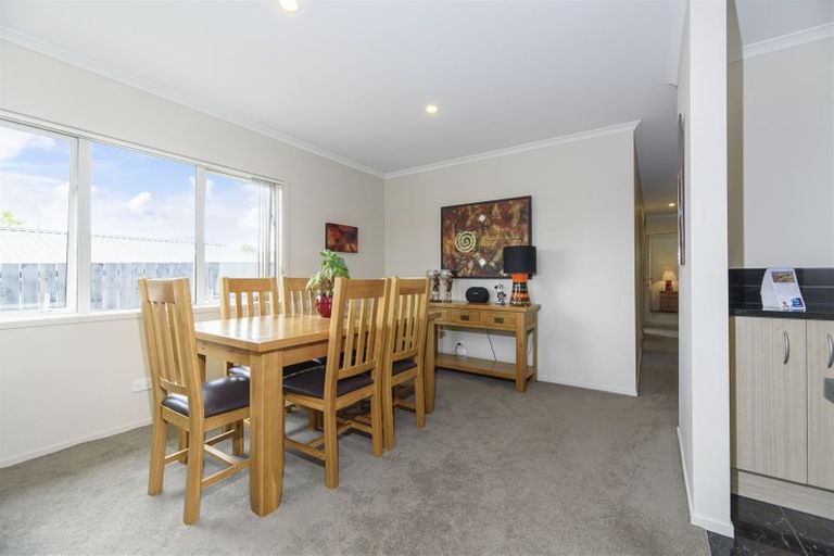 Photo of property in 17 Anna Lane, Glen Eden, Auckland, 0602