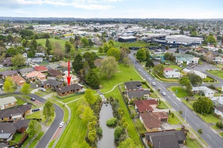 Photo of property in 15 Carisbrook Crescent, Papakura, 2110