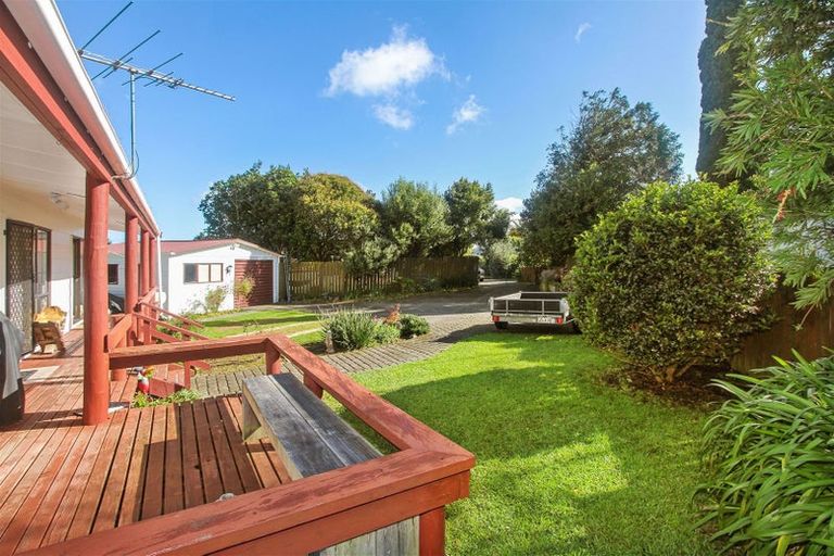 Photo of property in 9 Hosking Place, Clarks Beach, 2122