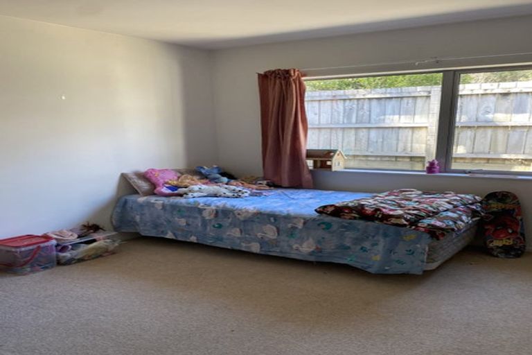 Photo of property in 98 Tiriwa Drive, Massey, Auckland, 0614